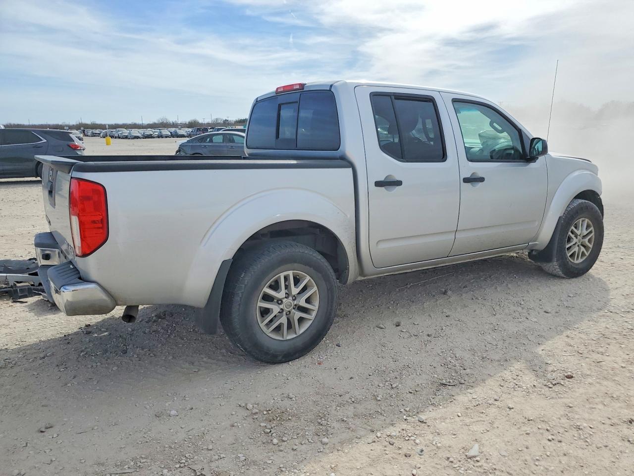 2017 NISSAN FRONTIER SV photo 5