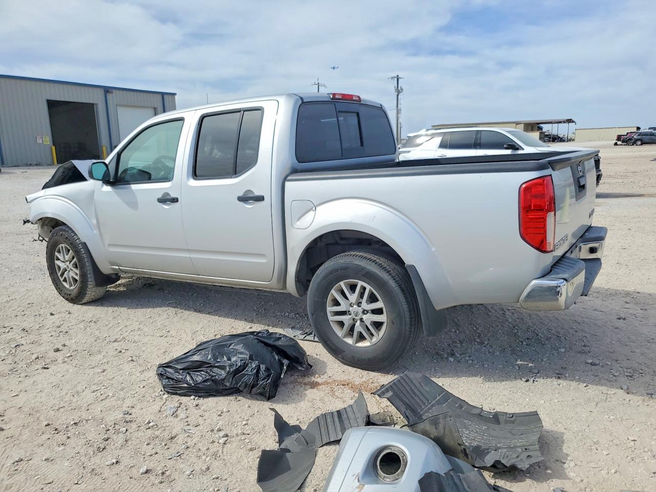 2017 NISSAN FRONTIER SV photo 3
