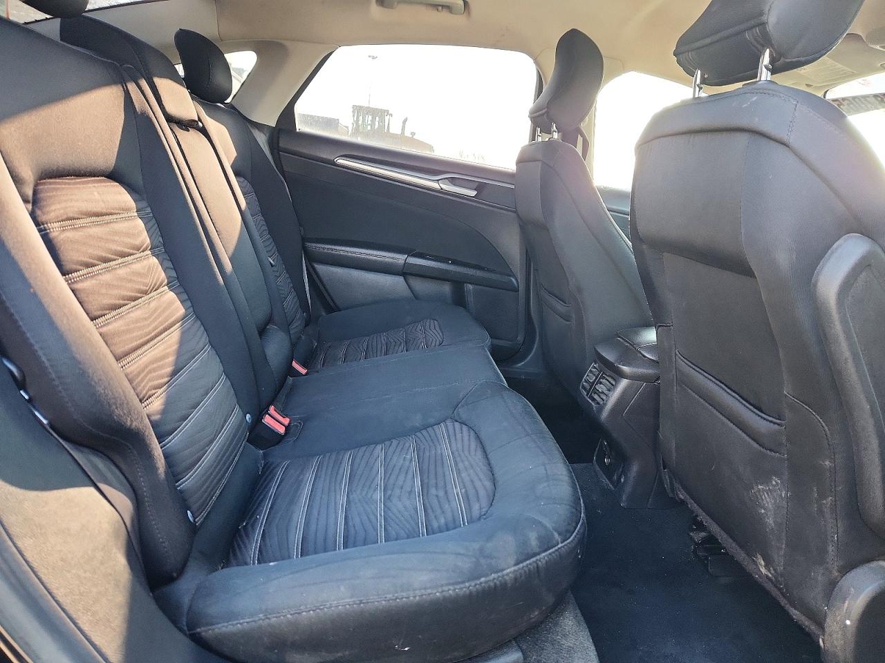 2016 FORD FUSION SE photo 19