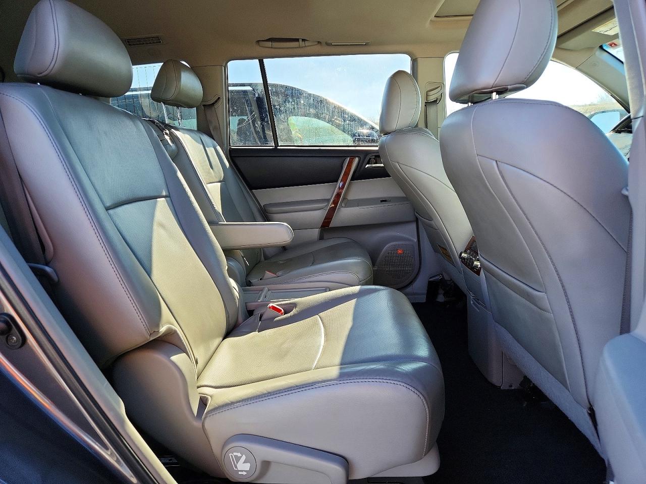 2013 TOYOTA HIGHLANDER LIMITED photo 11