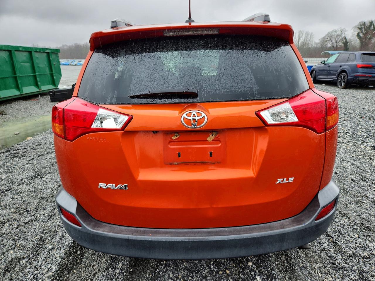 2015 TOYOTA RAV4 XLE photo 16
