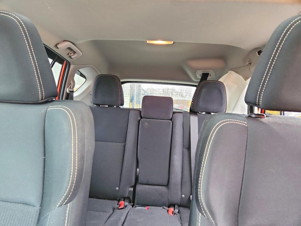 2015 TOYOTA RAV4 XLE photo 28