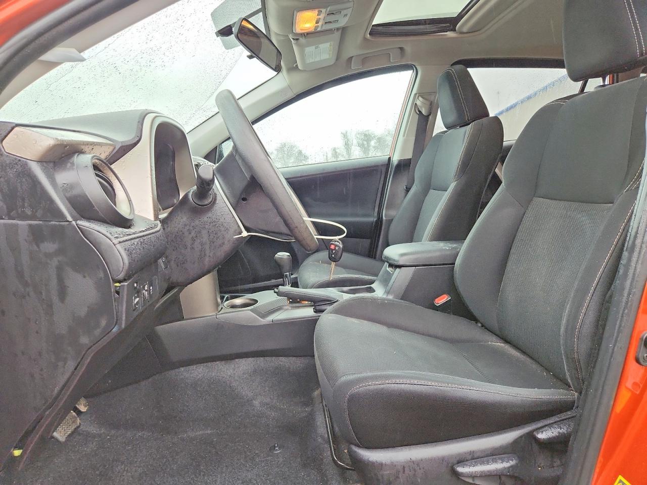 2015 TOYOTA RAV4 XLE photo 19