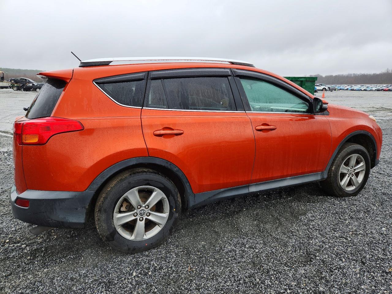 2015 TOYOTA RAV4 XLE photo 7