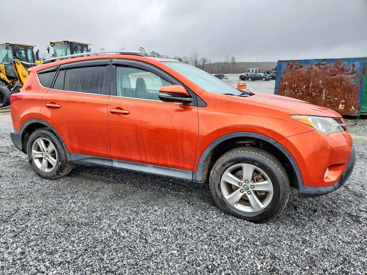 2015 TOYOTA RAV4 XLE photo 10