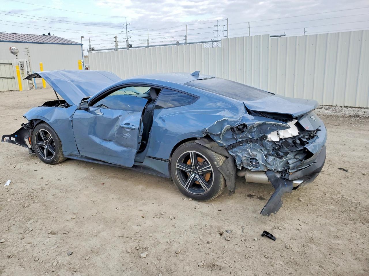 2024 FORD MUSTANG photo 3