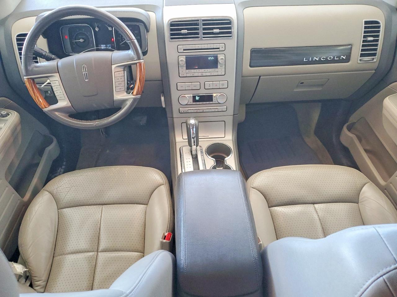 2007 LINCOLN TOWNHOUSE MKX photo 8