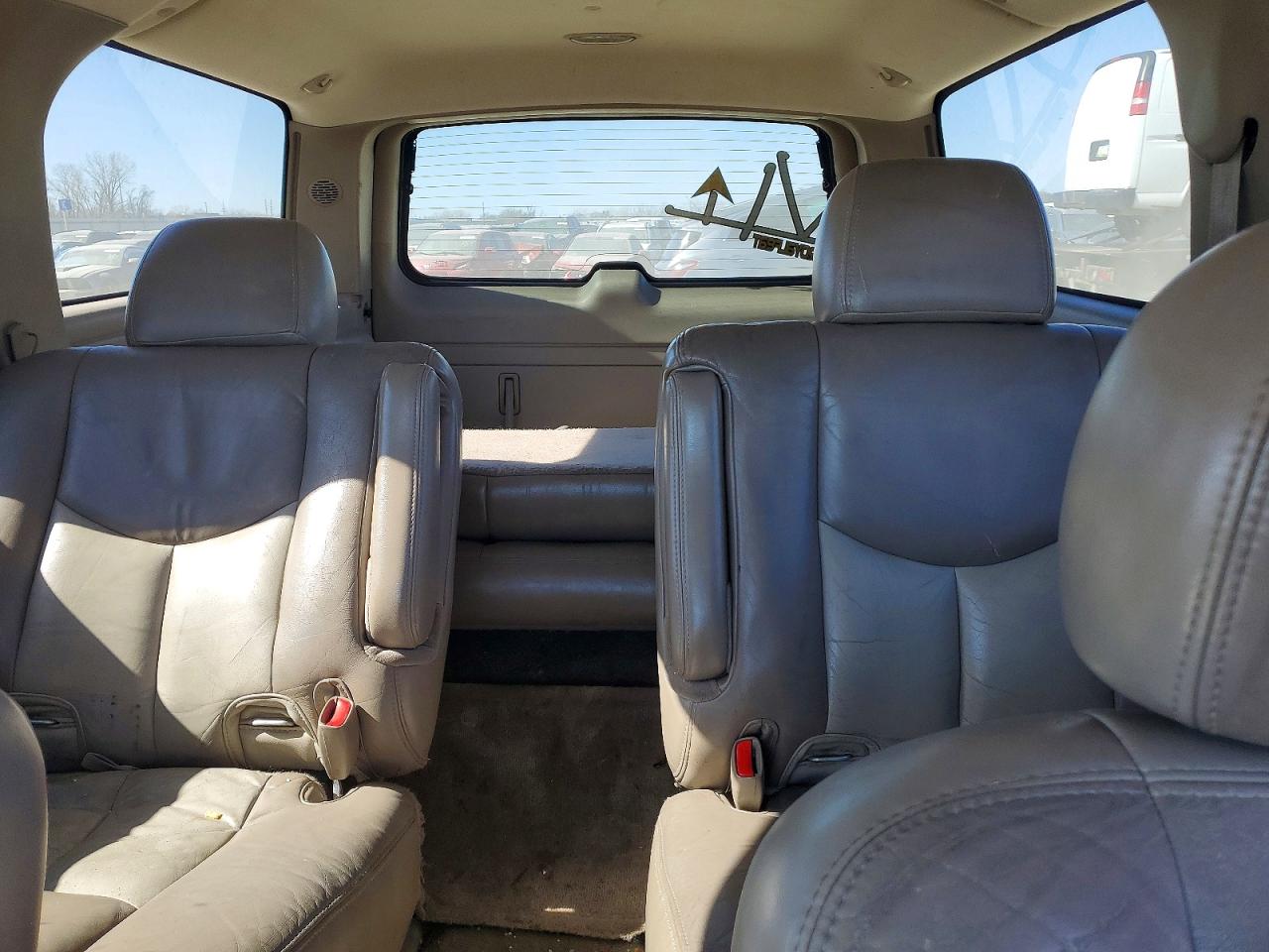 2005 GMC YUKON XL DENALI photo 10