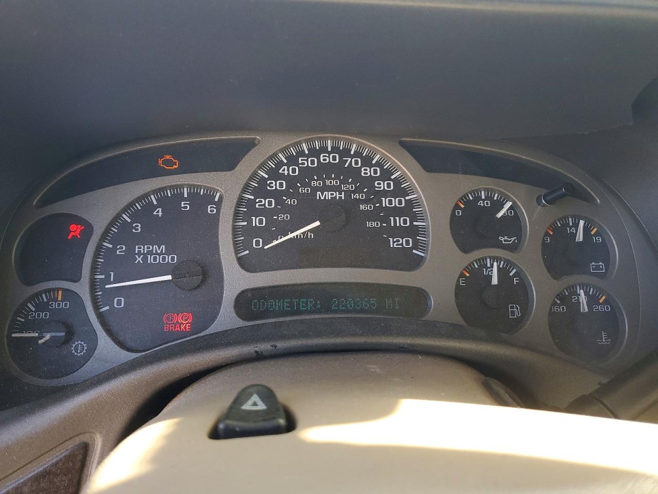 2005 GMC YUKON XL DENALI photo 9