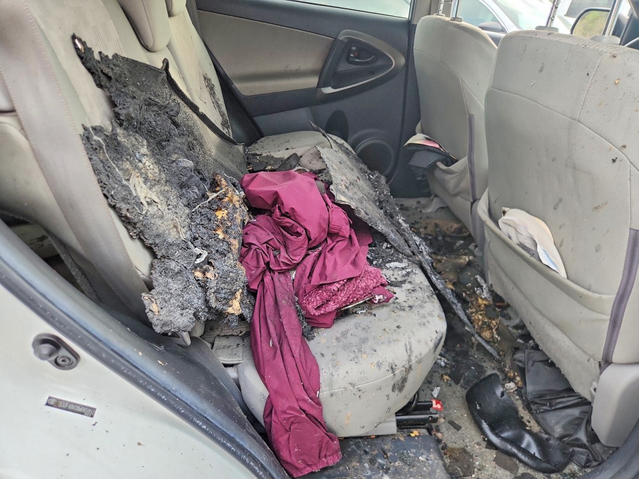2011 TOYOTA RAV4 BASE photo 31