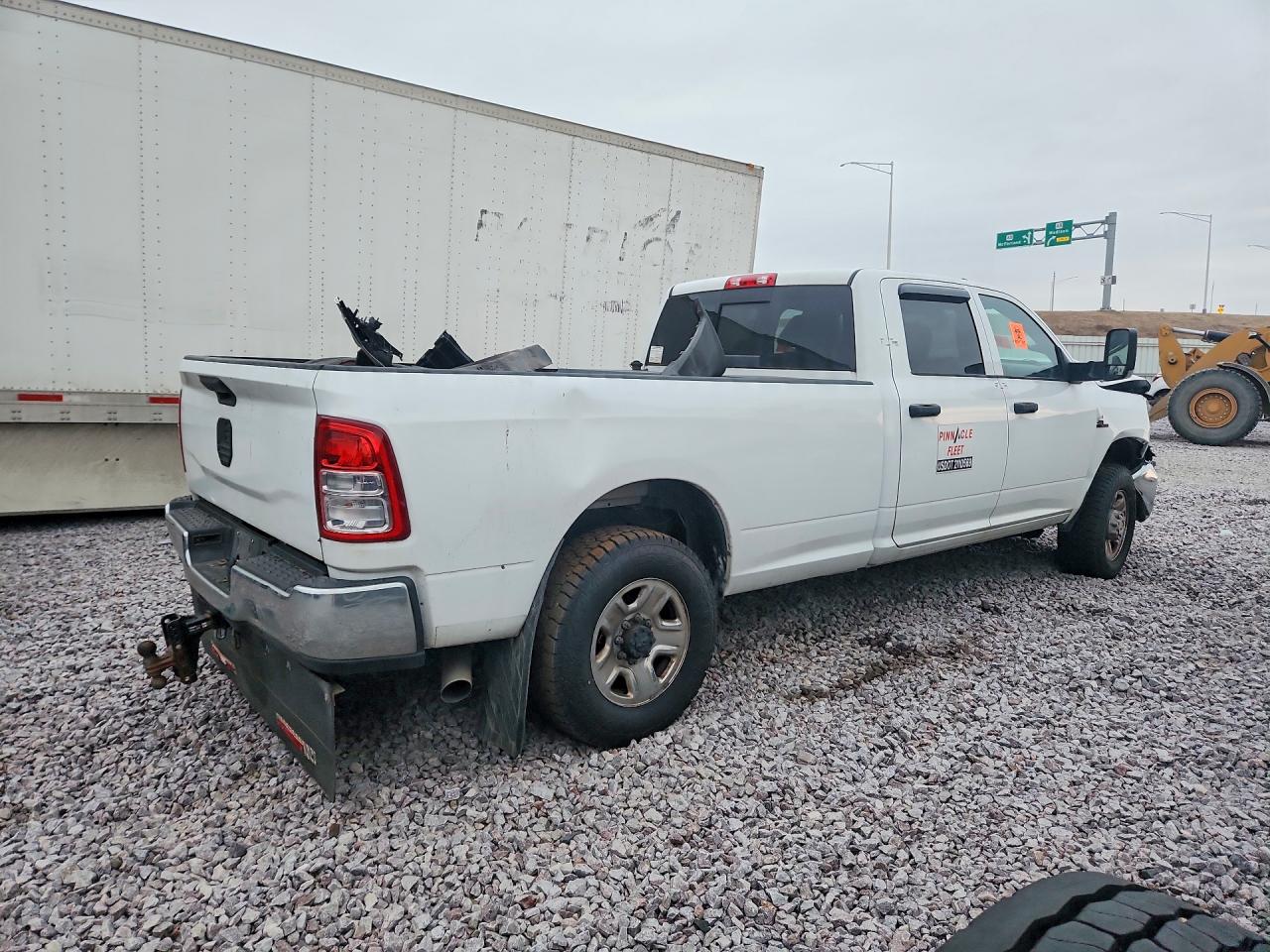 2022 RAM 3500 TRADESMAN photo 3