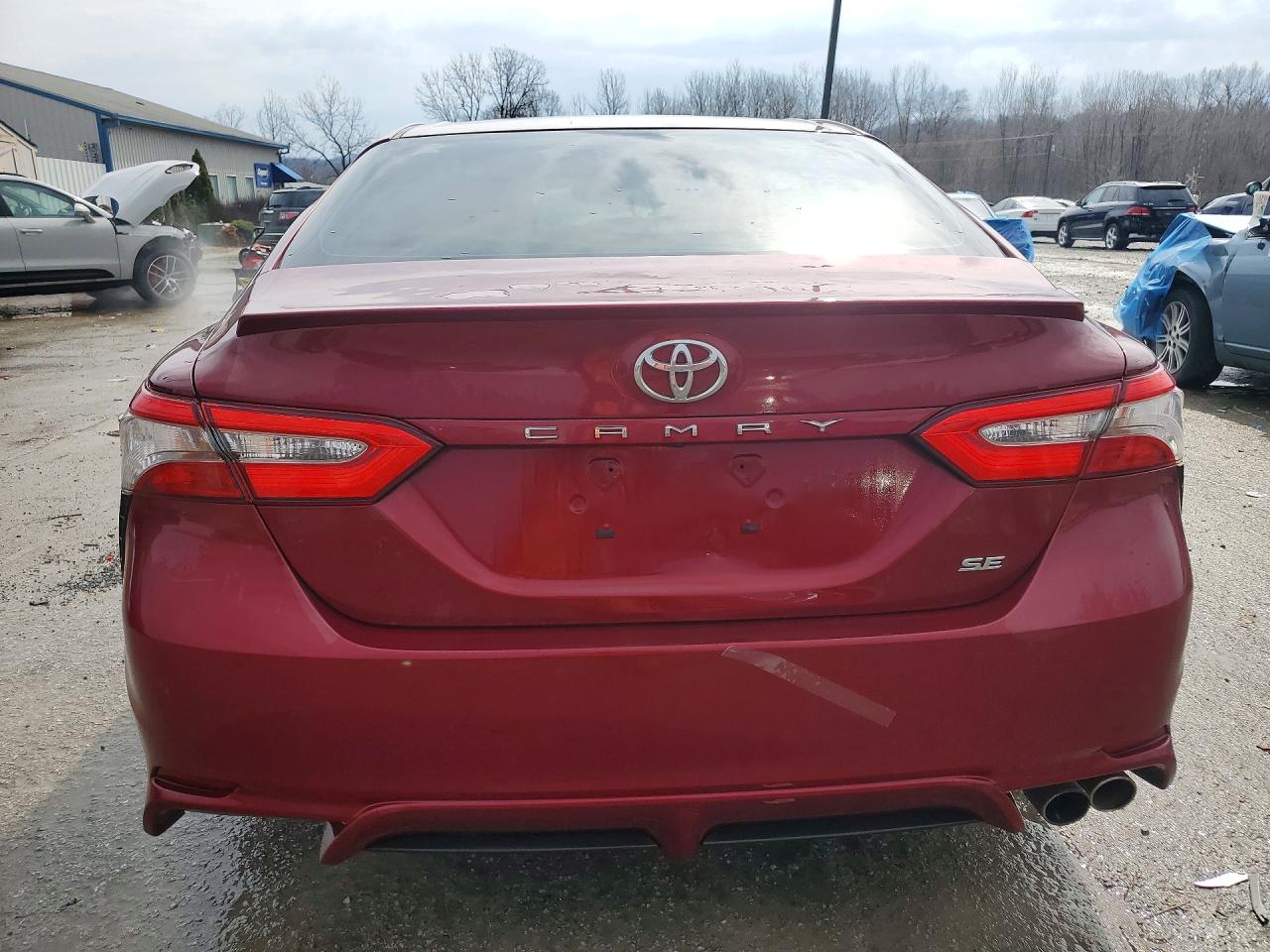 2018 TOYOTA CAMRY SE photo 6