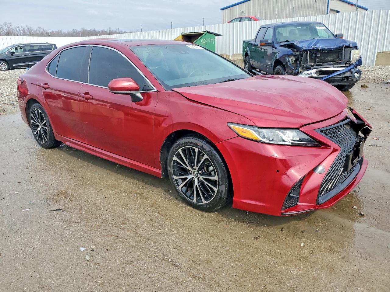 2018 TOYOTA CAMRY SE photo 4