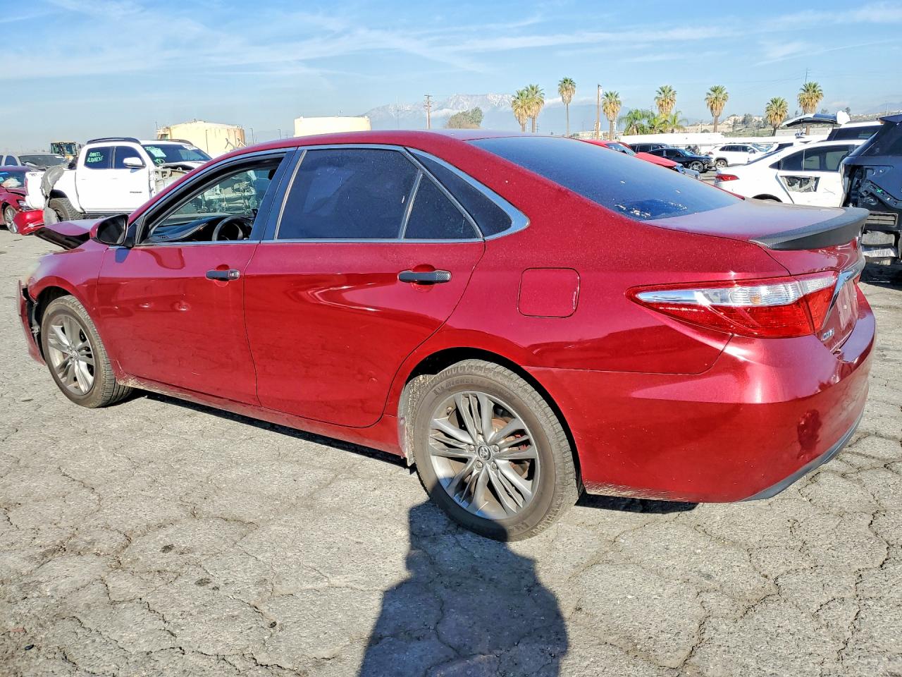 2016 TOYOTA CAMRY SE photo 3