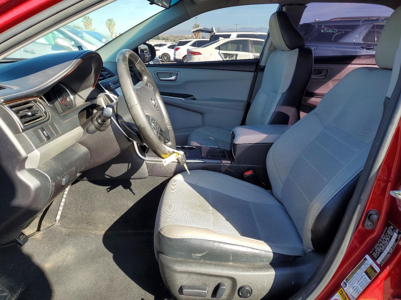 2016 TOYOTA CAMRY SE photo 13