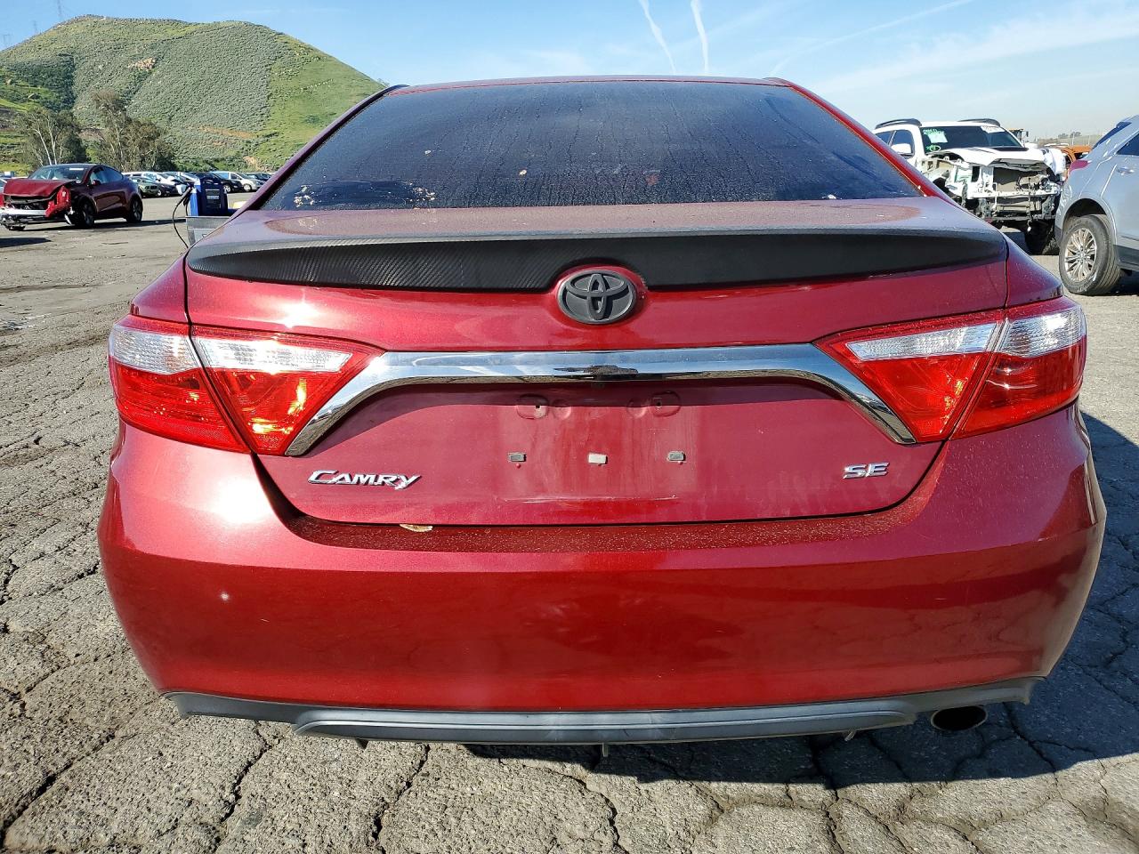 2016 TOYOTA CAMRY SE photo 11