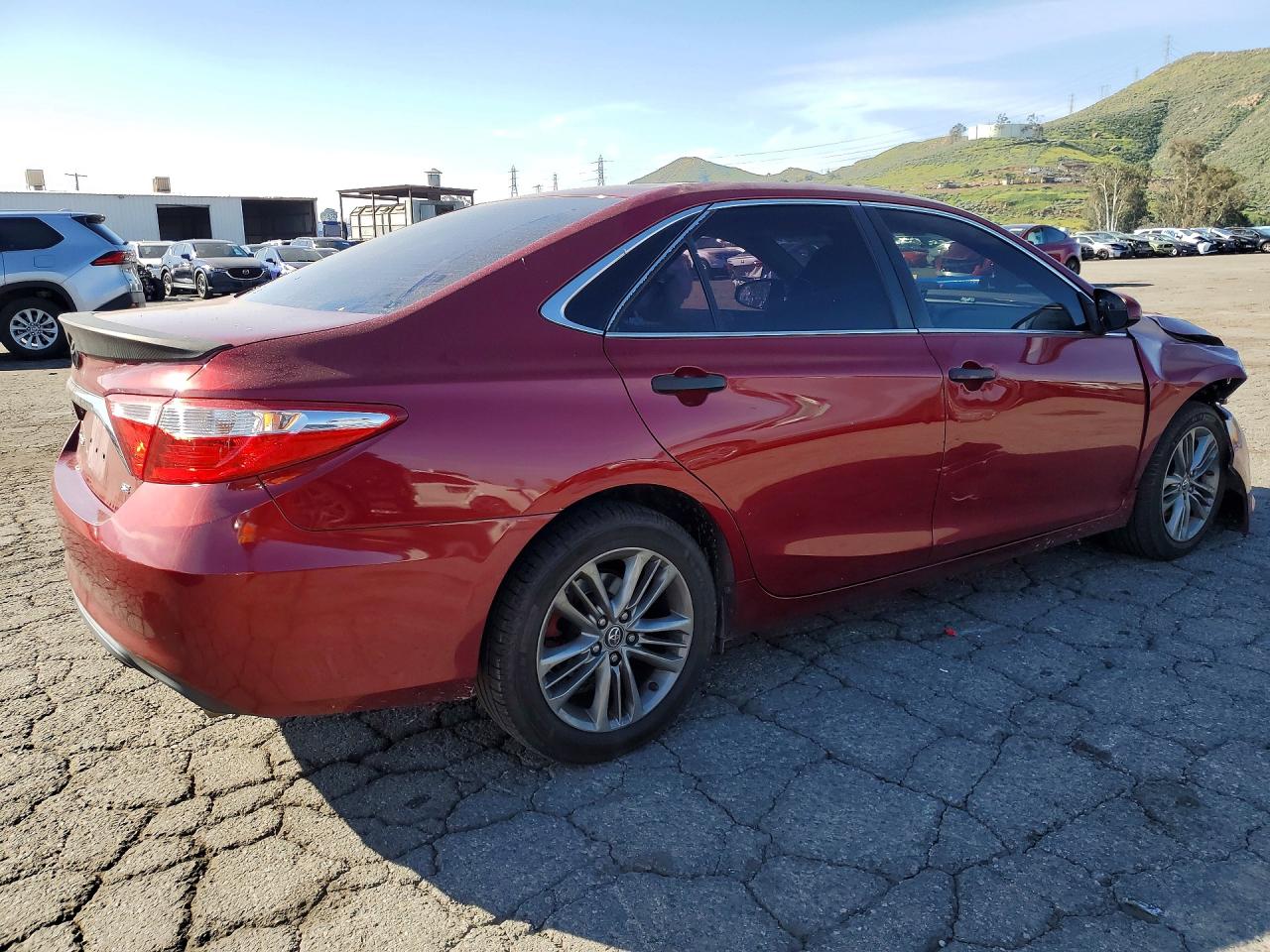 2016 TOYOTA CAMRY SE photo 5