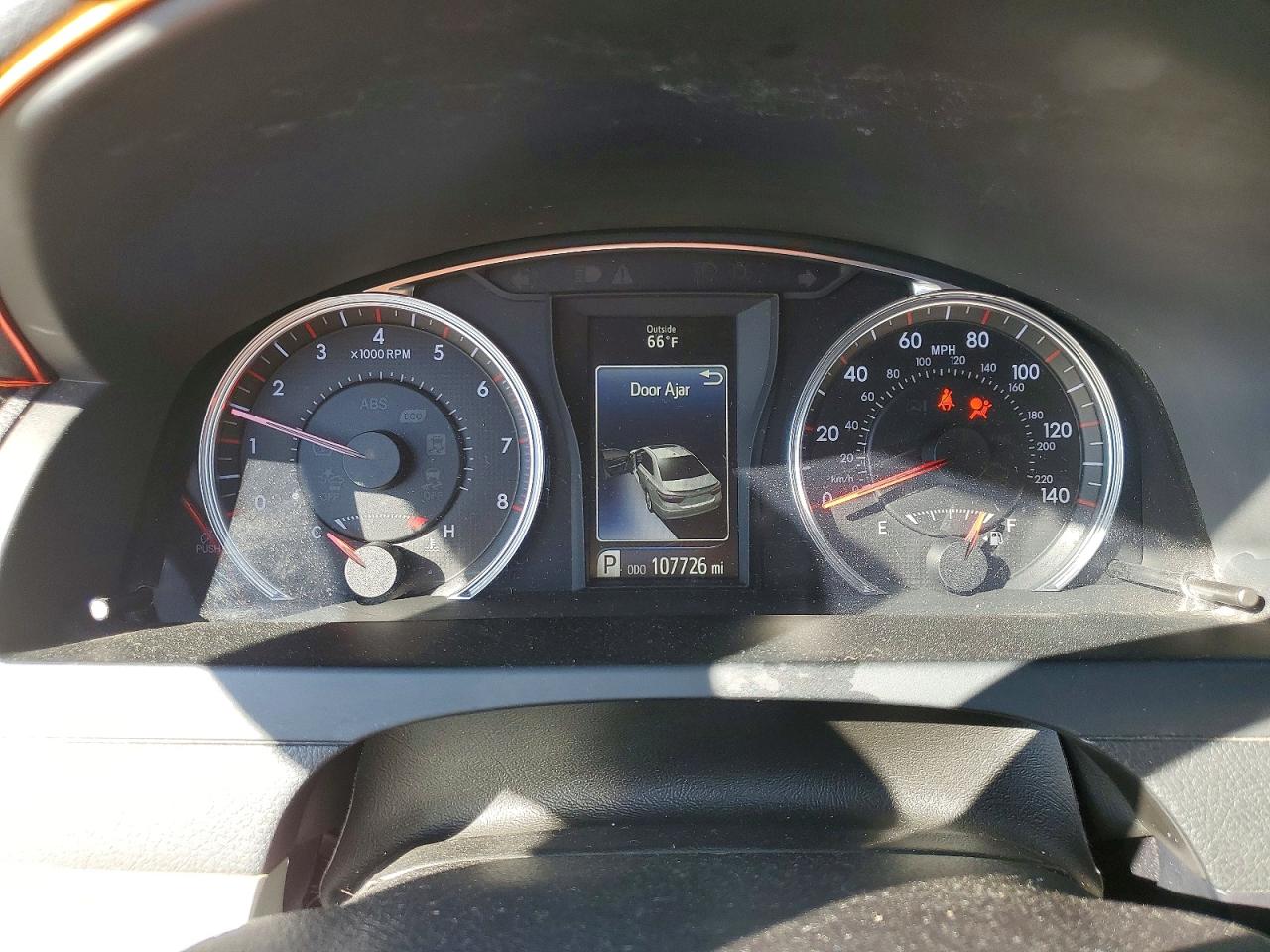 2016 TOYOTA CAMRY SE photo 17