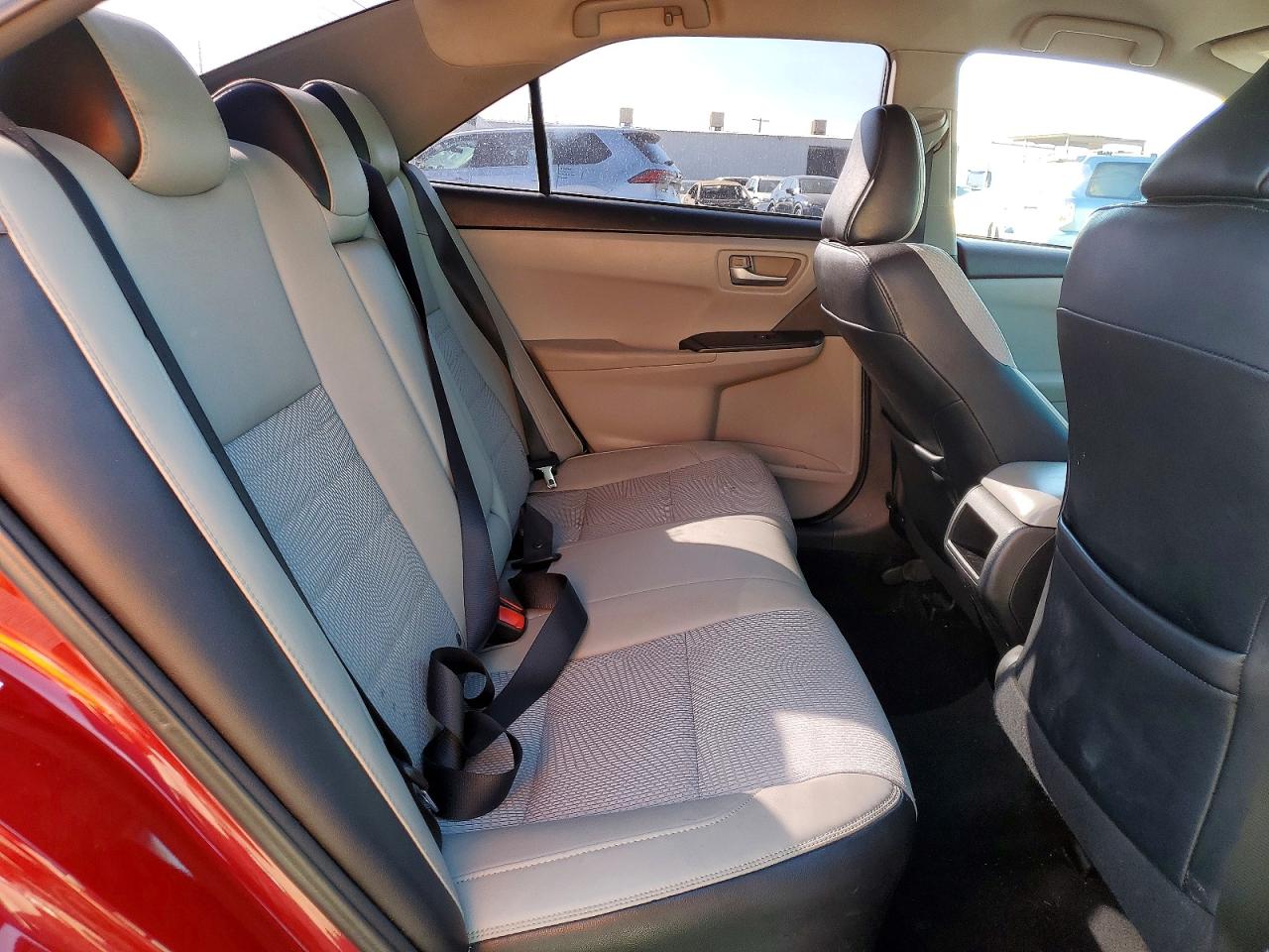 2016 TOYOTA CAMRY SE photo 19