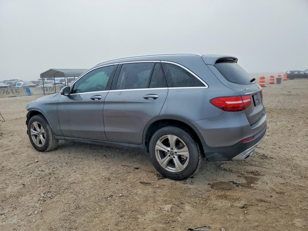 2018 MERCEDES-BENZ GLC 300 photo 2