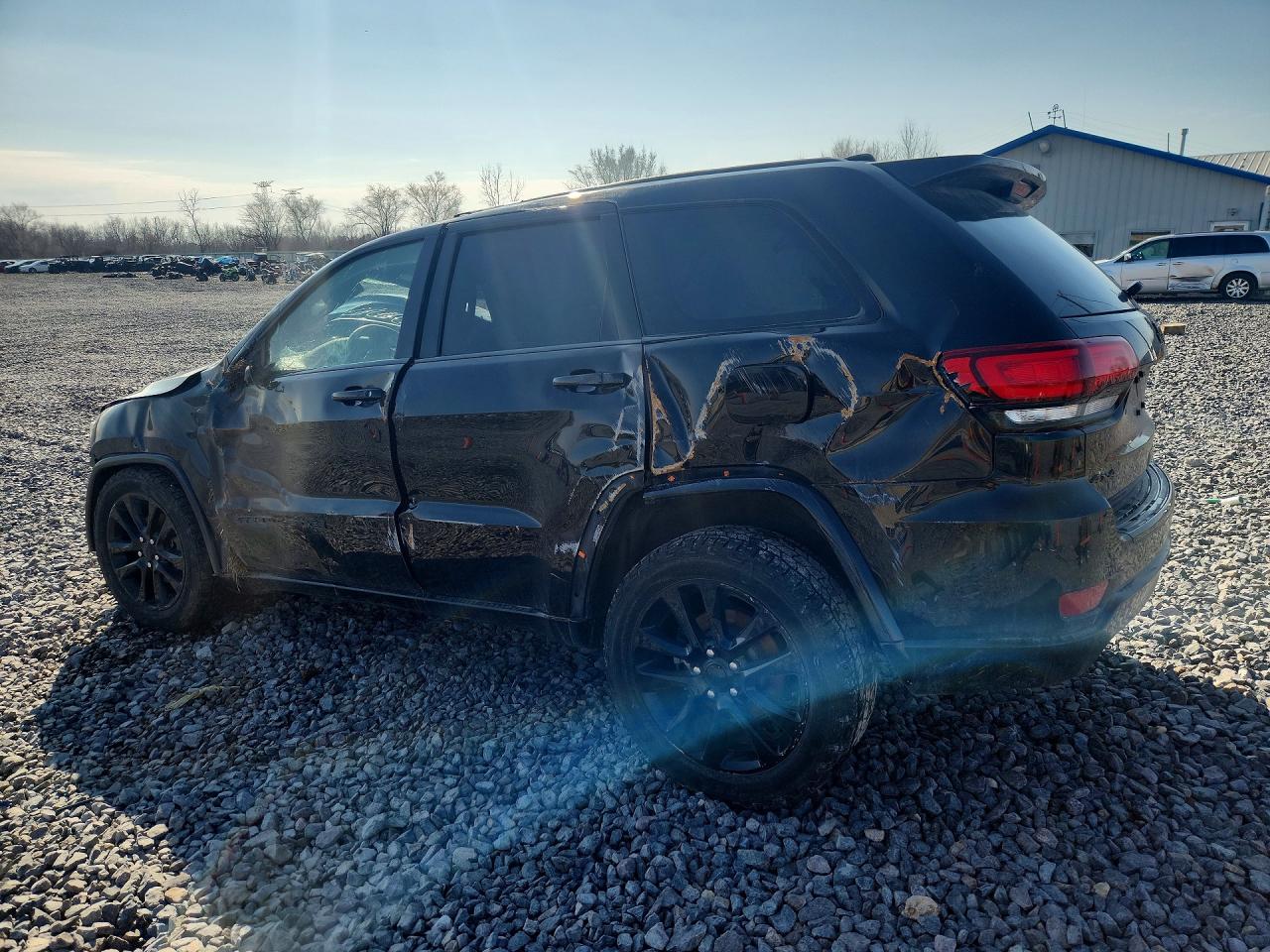 2018 JEEP GRAND CHEROKEE LAREDO photo 2