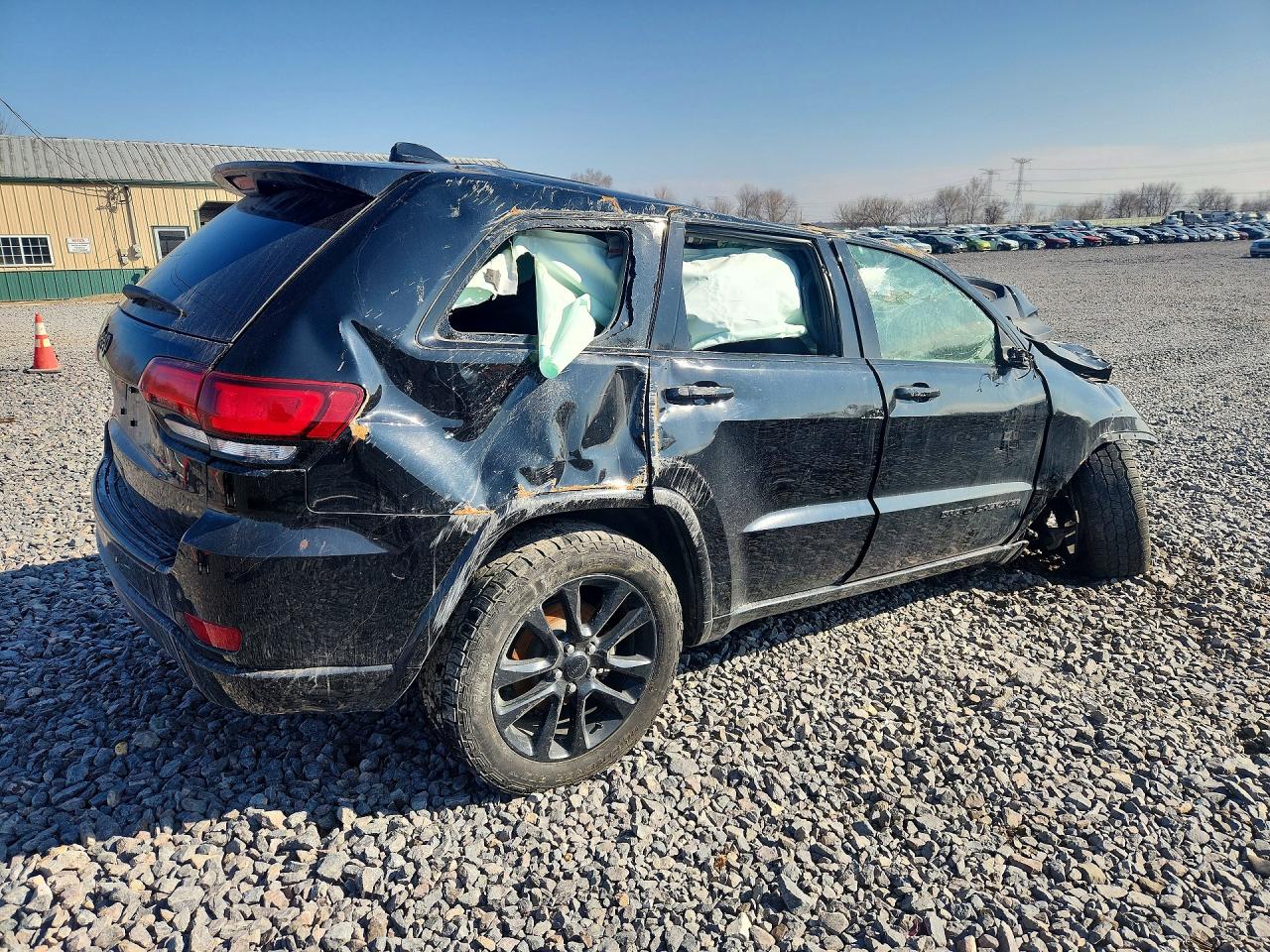 2018 JEEP GRAND CHEROKEE LAREDO photo 3