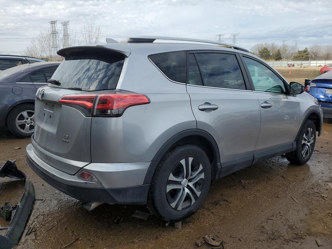 2016 TOYOTA RAV4 LE photo 3