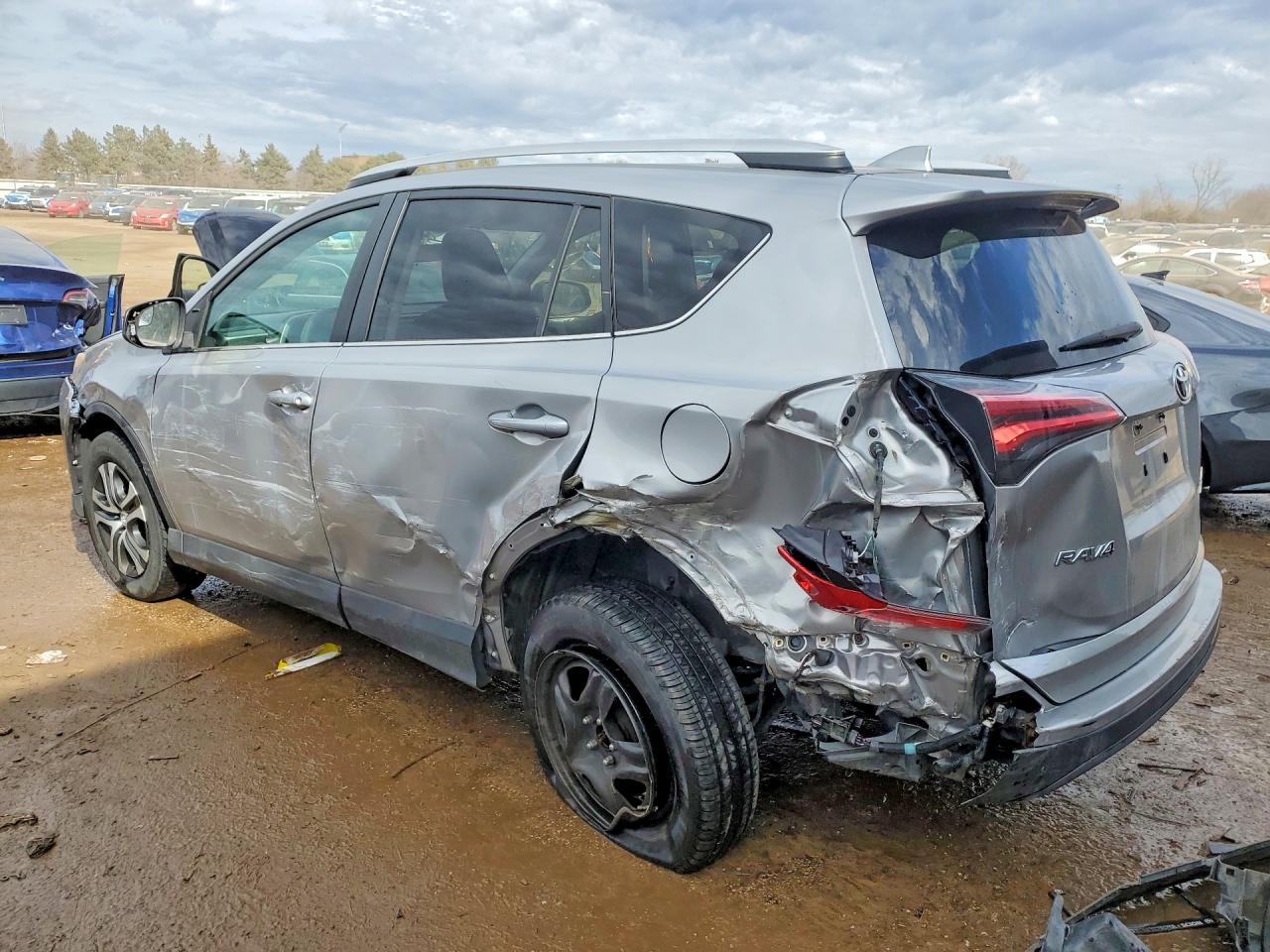 2016 TOYOTA RAV4 LE photo 2