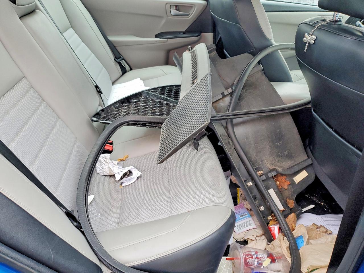 2017 TOYOTA CAMRY SE photo 28