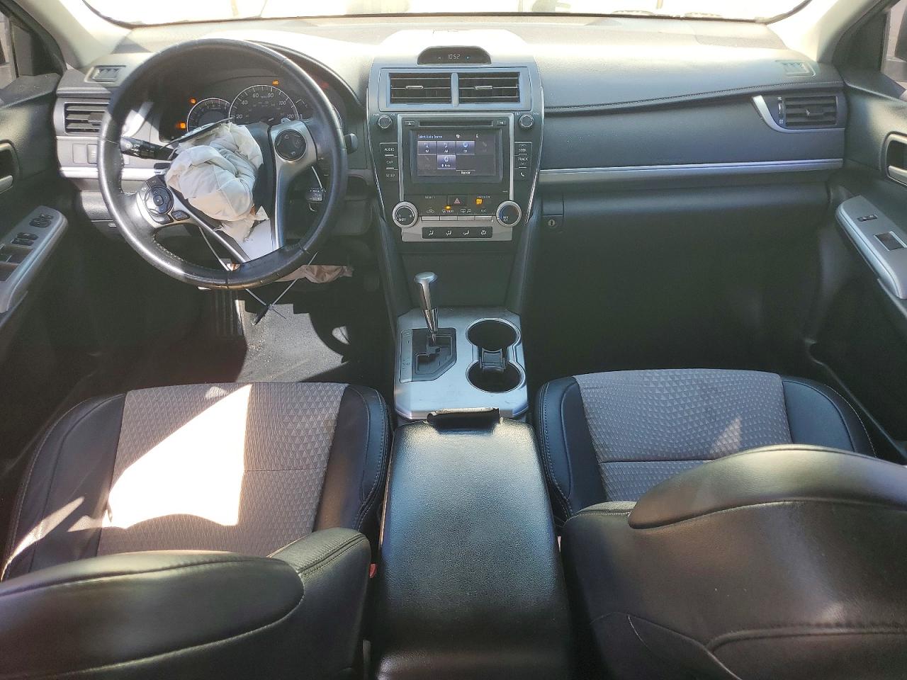 2014 TOYOTA CAMRY SE photo 15