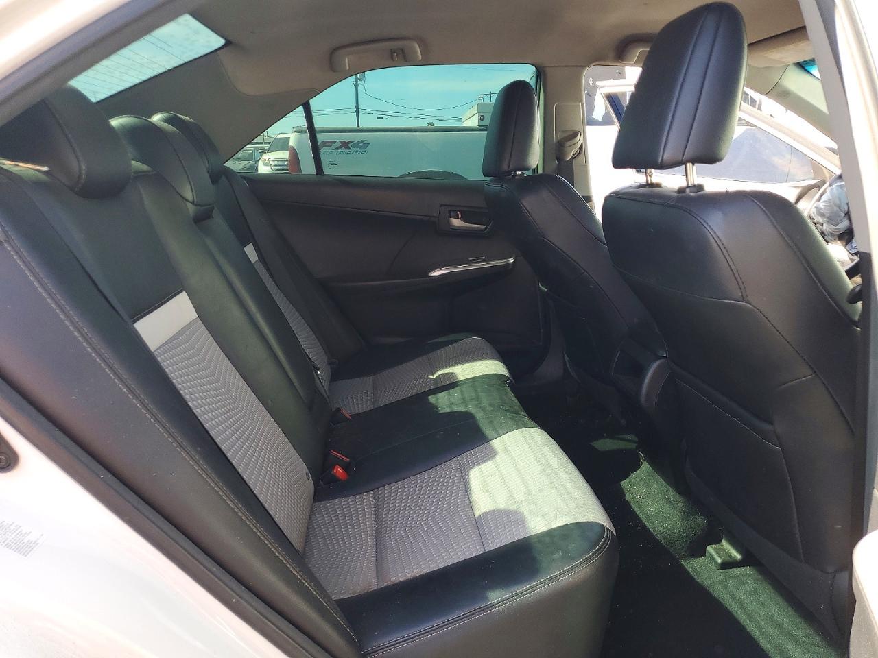 2014 TOYOTA CAMRY SE photo 19