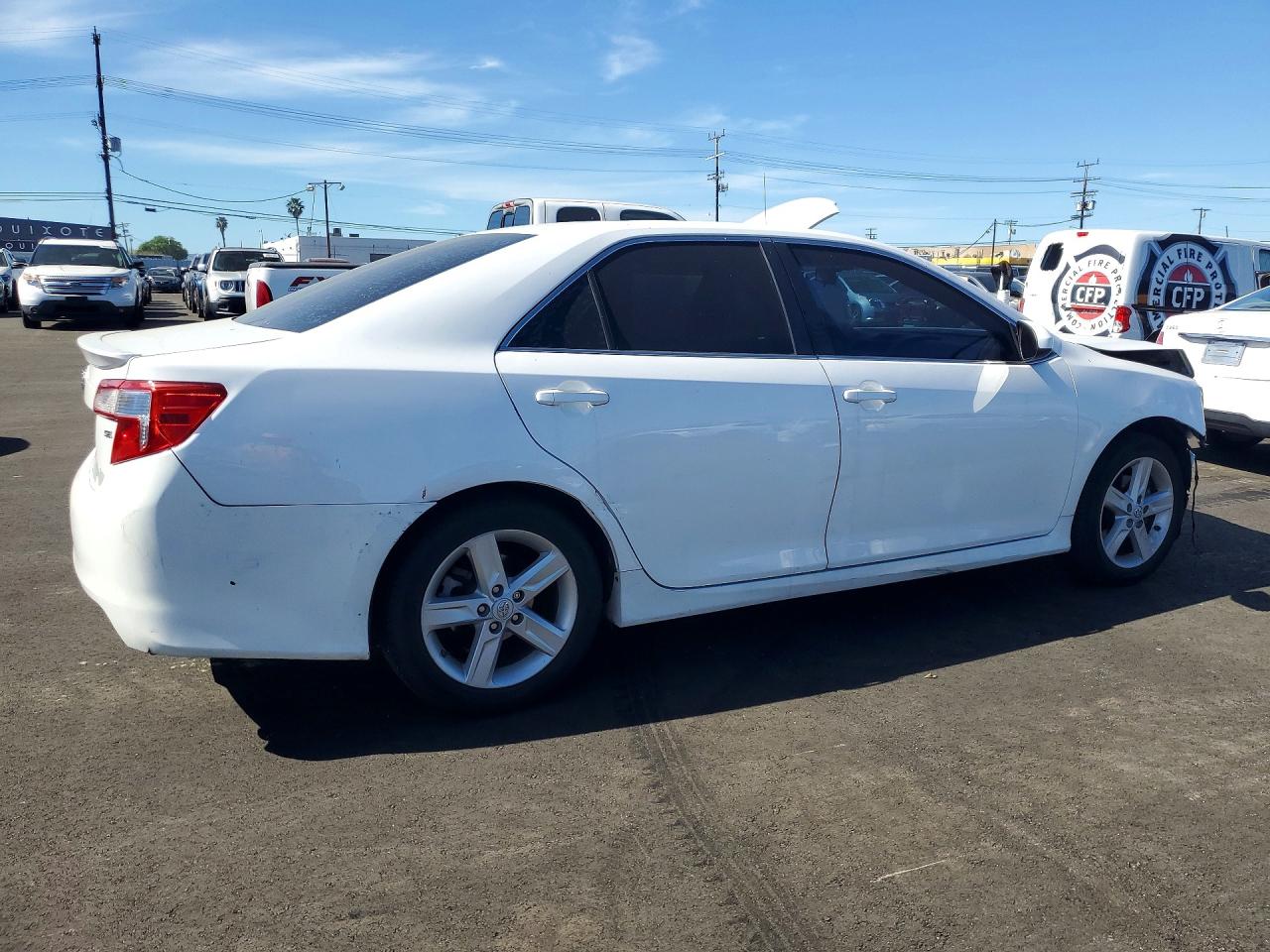 2014 TOYOTA CAMRY SE photo 5