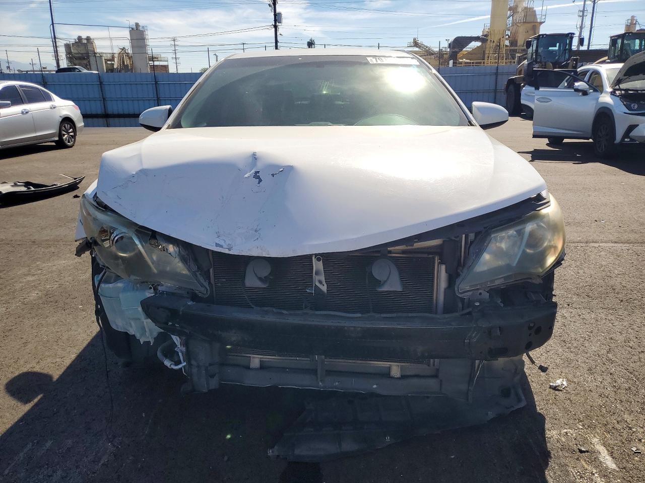 2014 TOYOTA CAMRY SE photo 9
