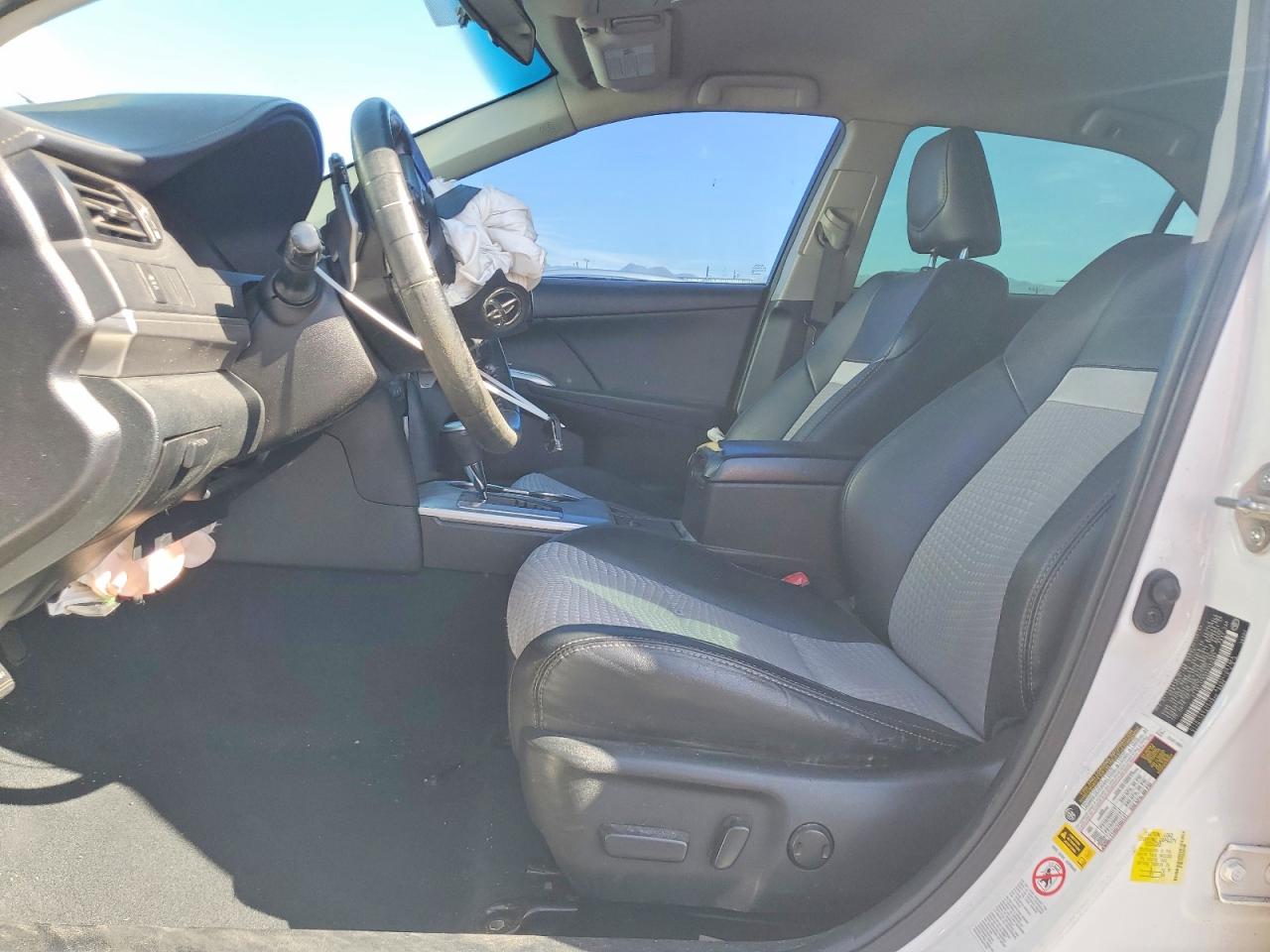 2014 TOYOTA CAMRY SE photo 13