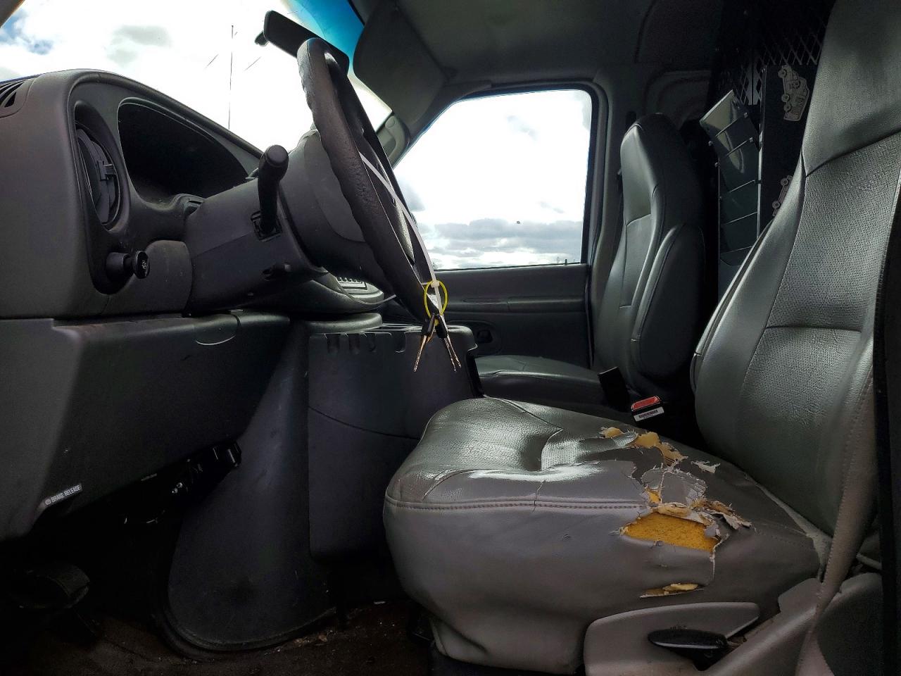 2004 FORD E250 UTILITY / SERVICE VAN photo 7