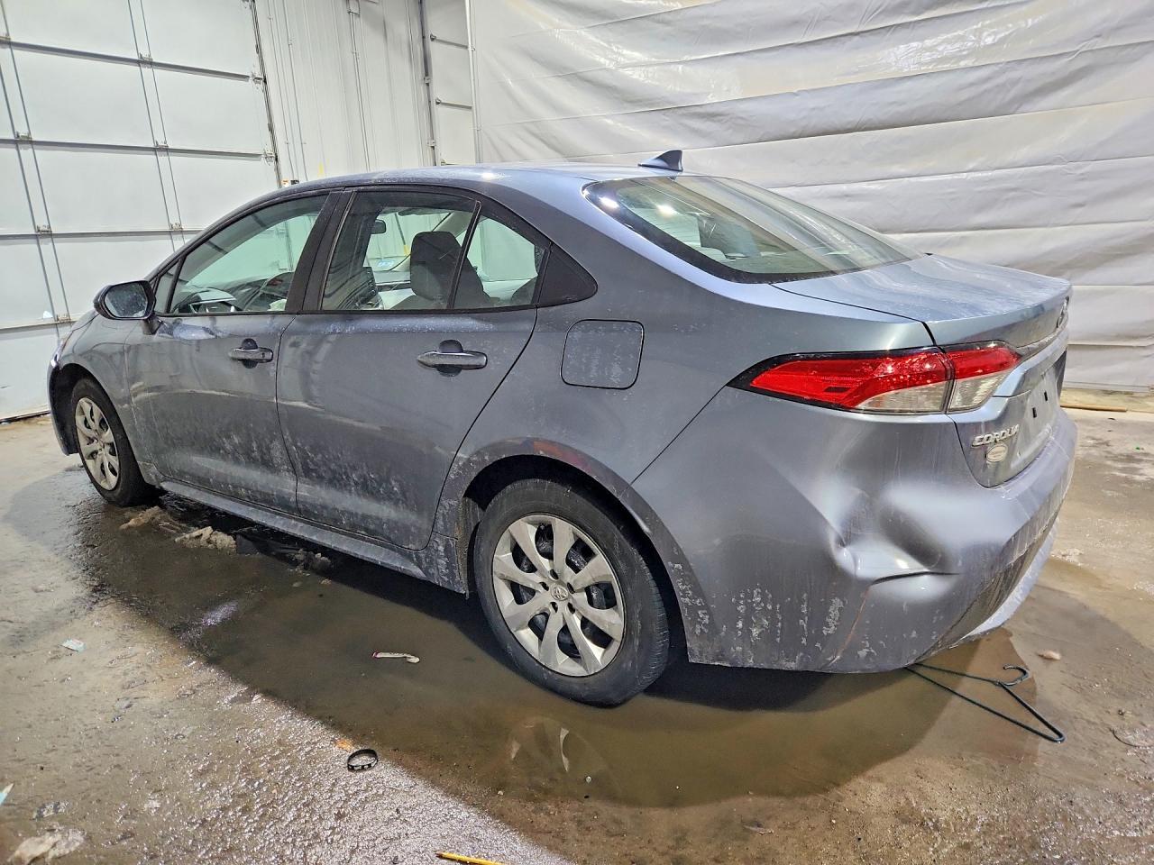 2021 TOYOTA COROLLA LE photo 2