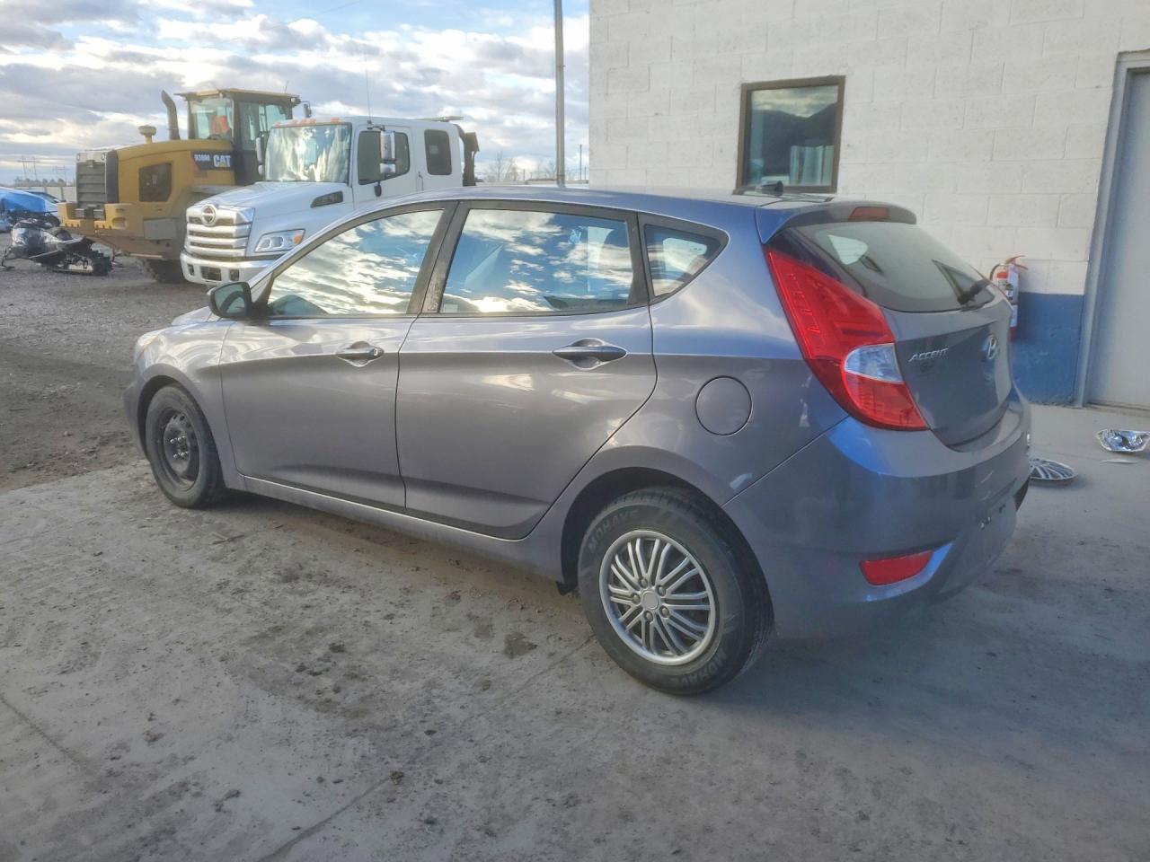 2017 HYUNDAI ACCENT SE photo 2