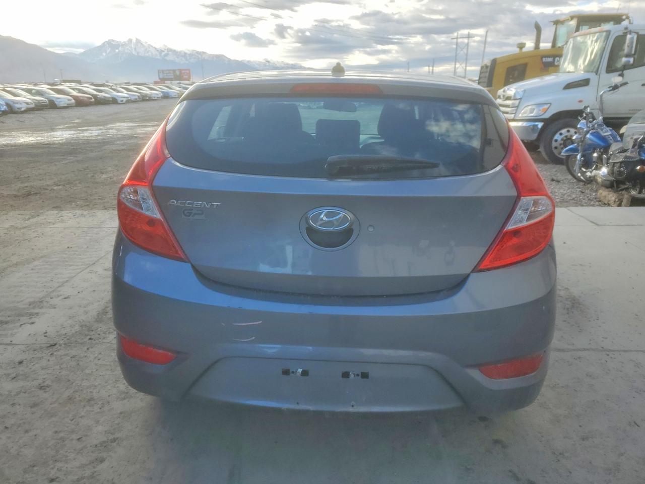 2017 HYUNDAI ACCENT SE photo 6
