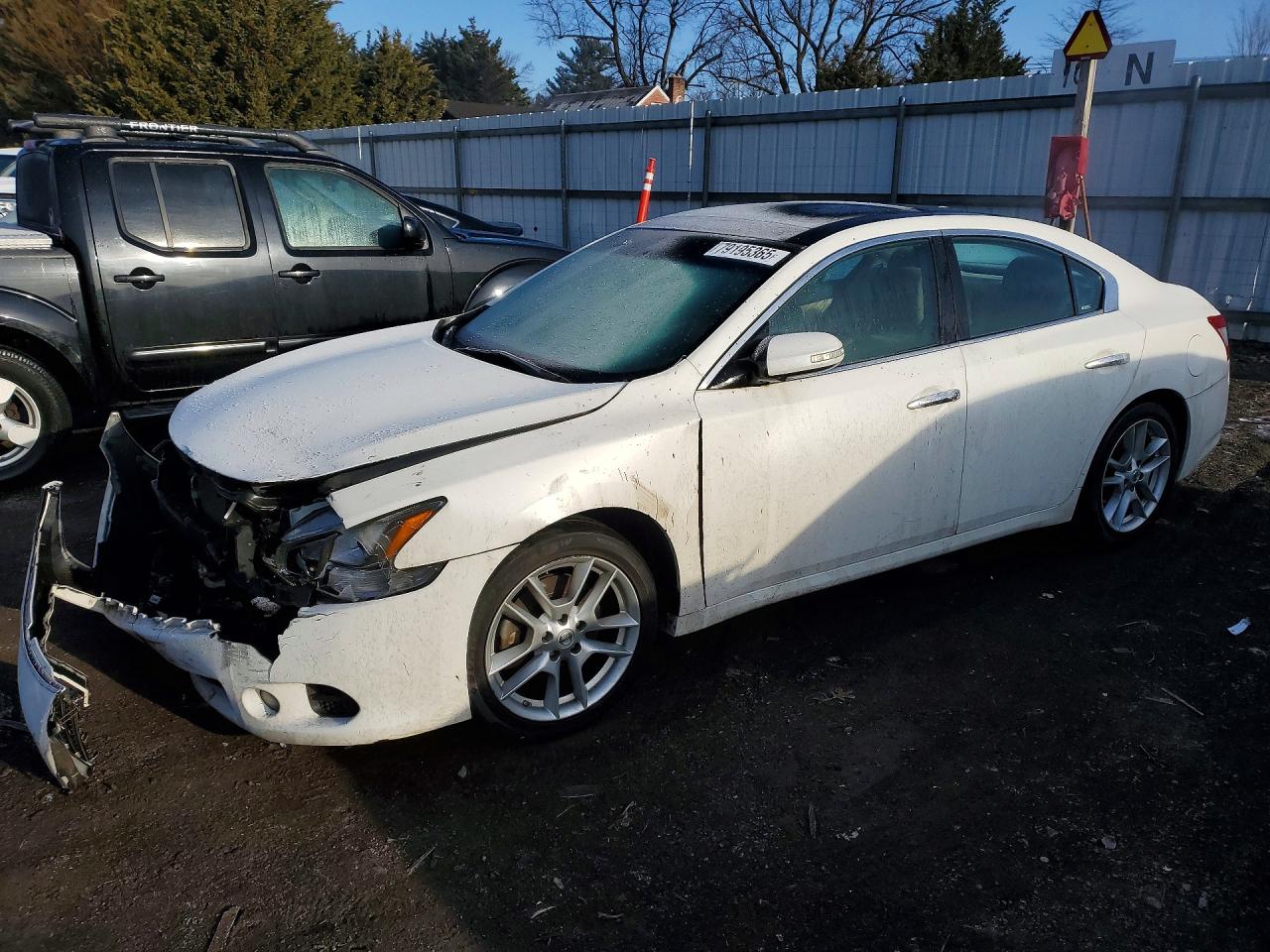 2010 NISSAN MAXIMA