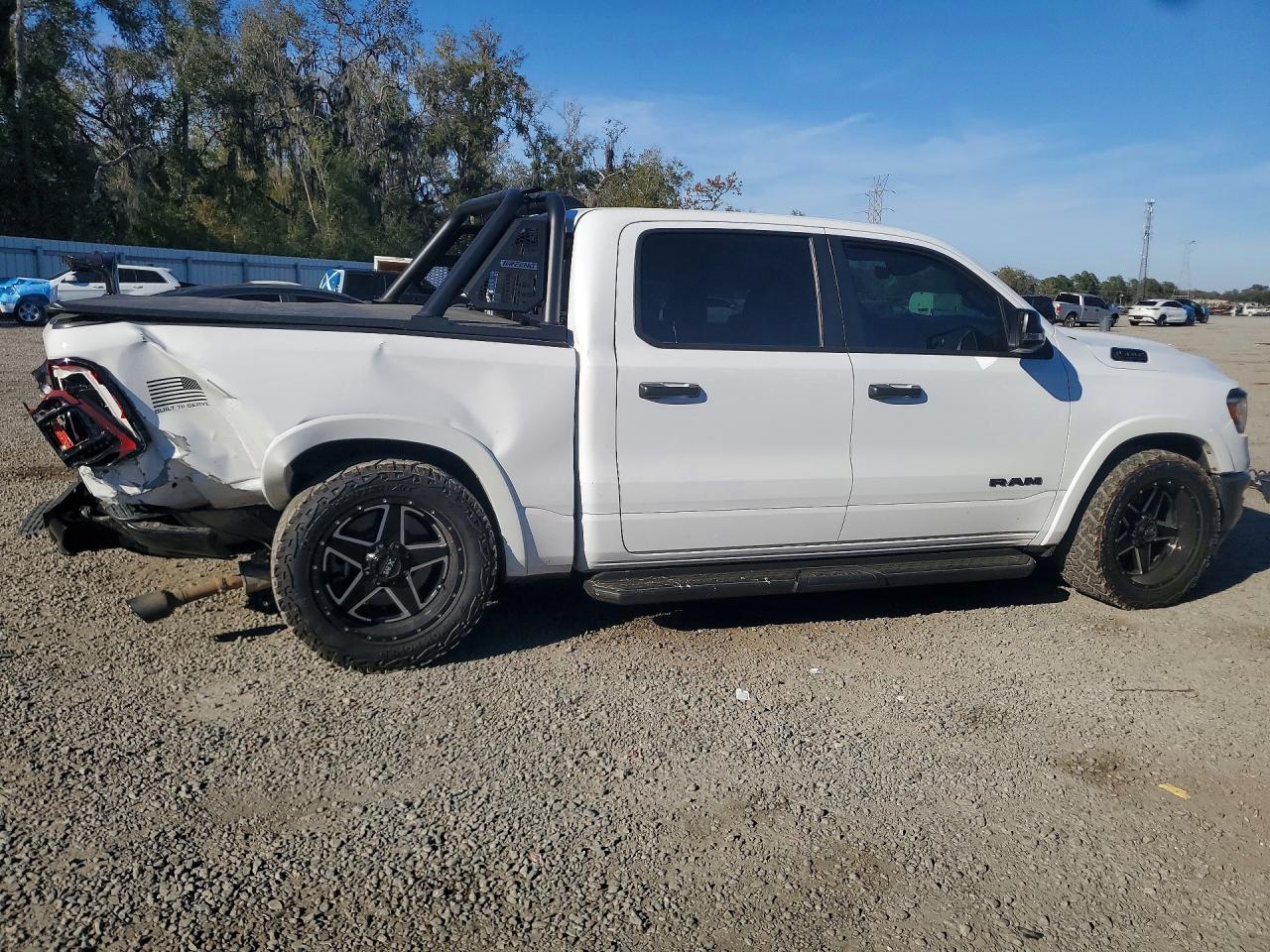 2021 RAM 1500 BIG HORN photo 3