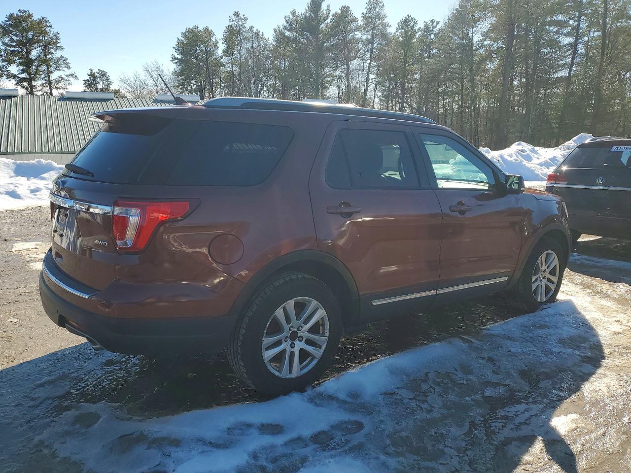 2018 FORD EXPLORER XLT photo 3