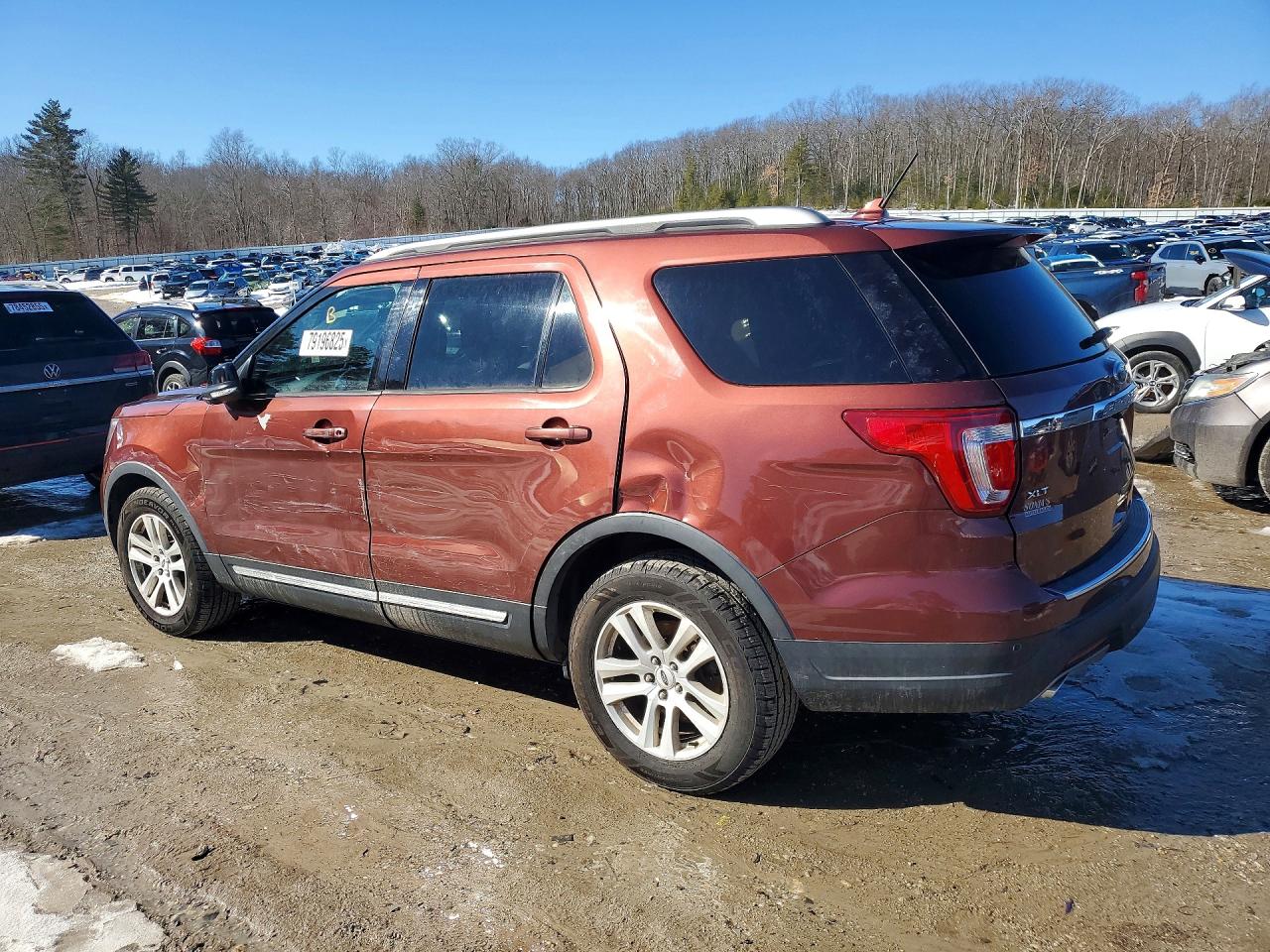 2018 FORD EXPLORER XLT photo 2
