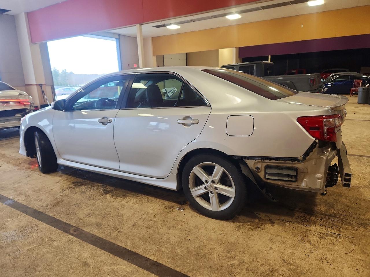 2012 TOYOTA CAMRY SE photo 3