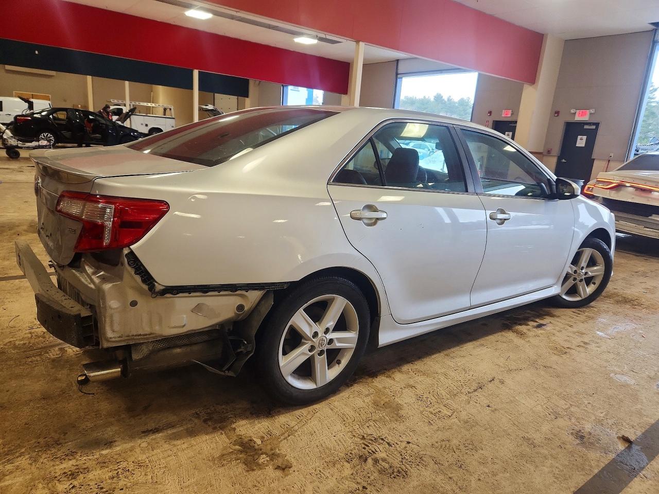 2012 TOYOTA CAMRY SE photo 5