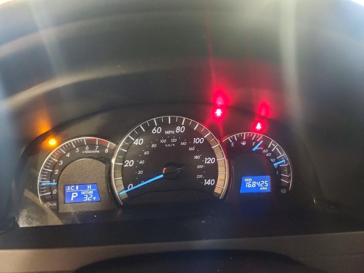 2012 TOYOTA CAMRY SE photo 17