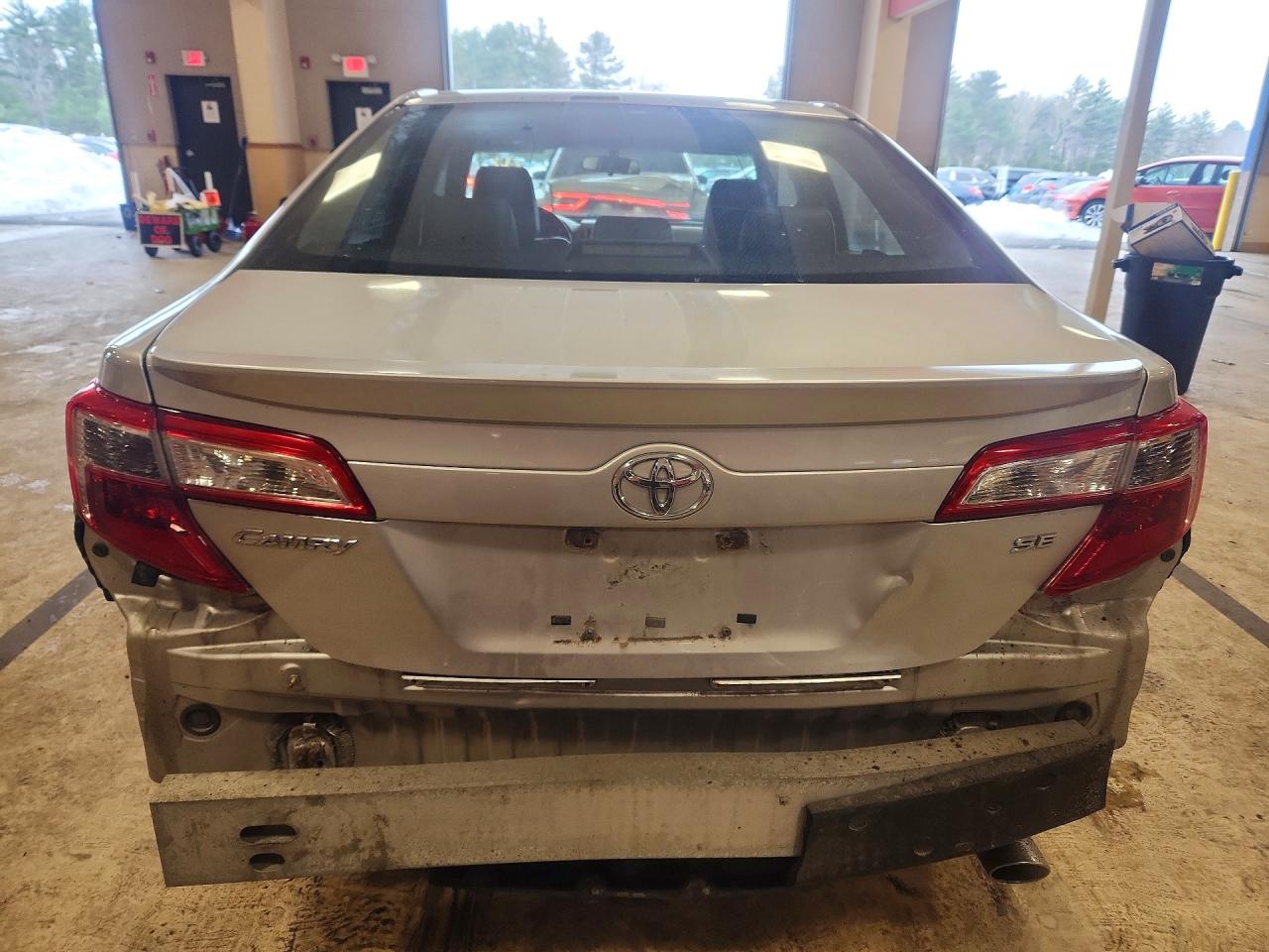 2012 TOYOTA CAMRY SE photo 11