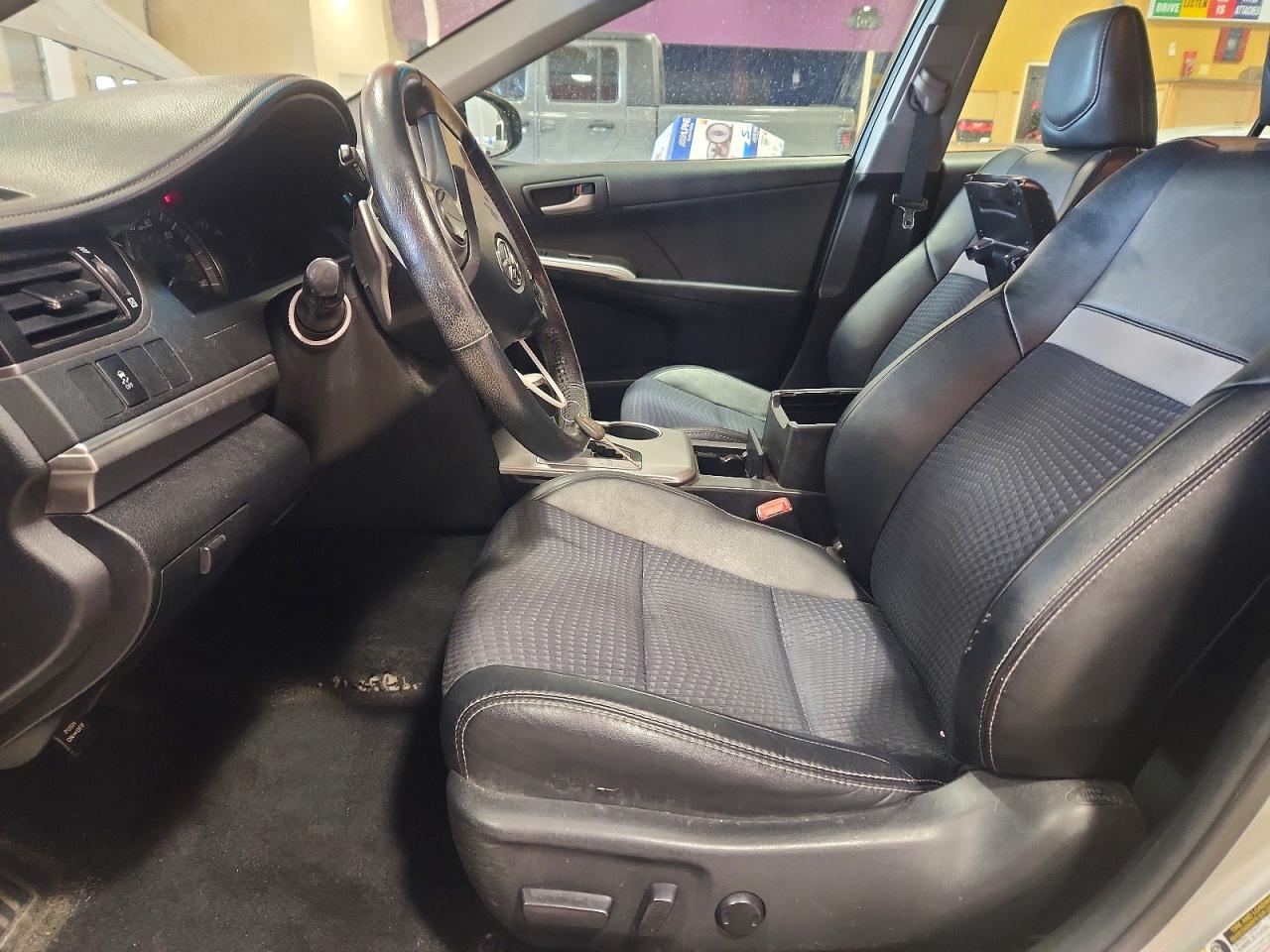 2012 TOYOTA CAMRY SE photo 13