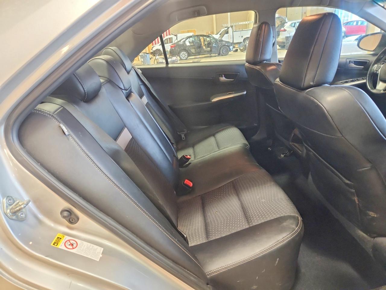 2012 TOYOTA CAMRY SE photo 19