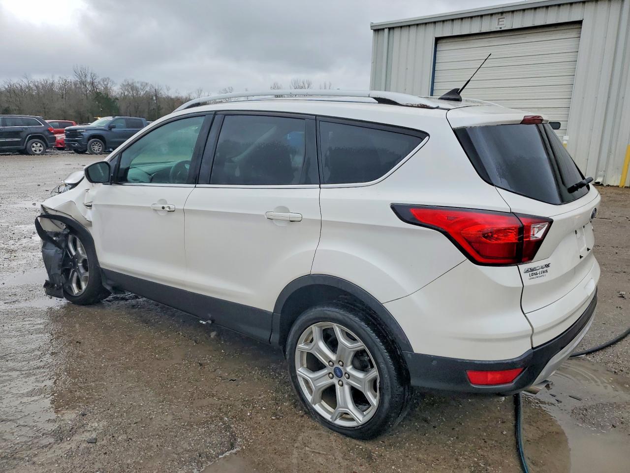 2019 FORD ESCAPE TITANIUM photo 2