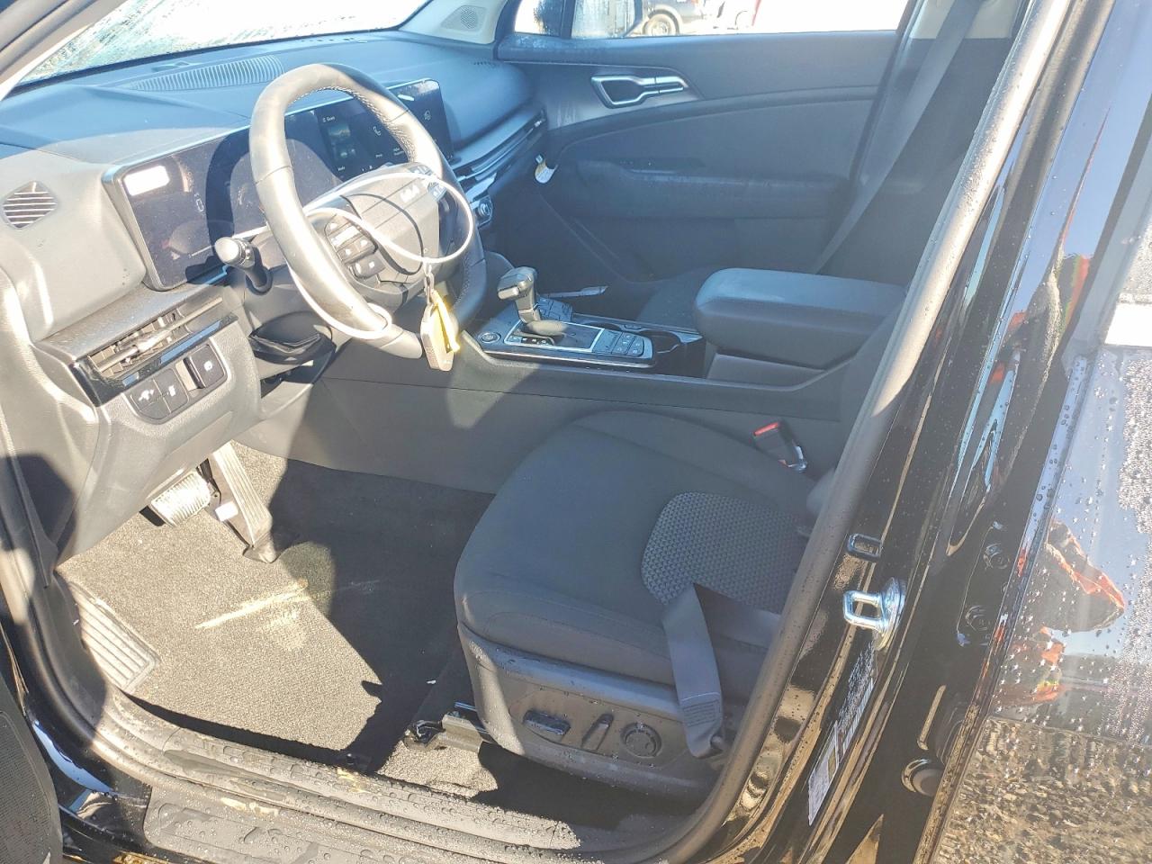2026 KIA SPORTAGE LX photo 13